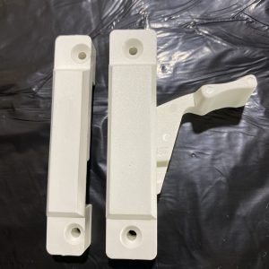 Horizontal/Garage Door Screen Latches